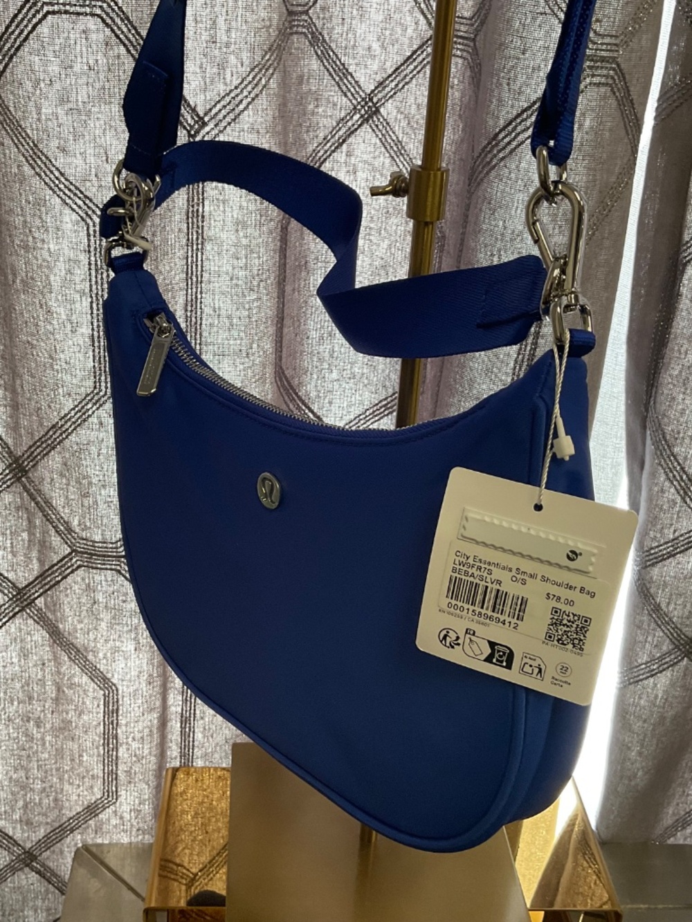 Lululemon City Essentials Small Shoulder Bag 3L in Beach Ball Blue/Silver - Picture 5 of 6